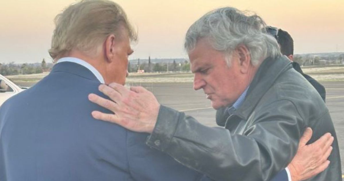 While boarding their planes Thursday in Del Rio, Texas, Former President and presidential candidate Donald Trump ran into Pastor Franklin Graham, President of the Samaritan's Purse and the Billy Graham Evangelistic Association. Both men paused for a monent to pray.
