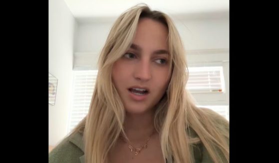 TikTok user Gracie complains about the University of Southern California's decision to cancel its graduation.