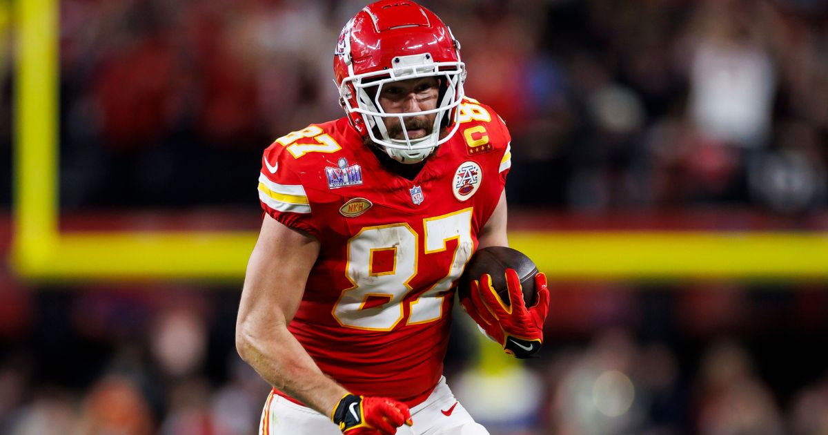 Taylor Swift’s beau, Travis Kelce, secures lucrative contract extension, becomes NFL’s top-earning Tight End