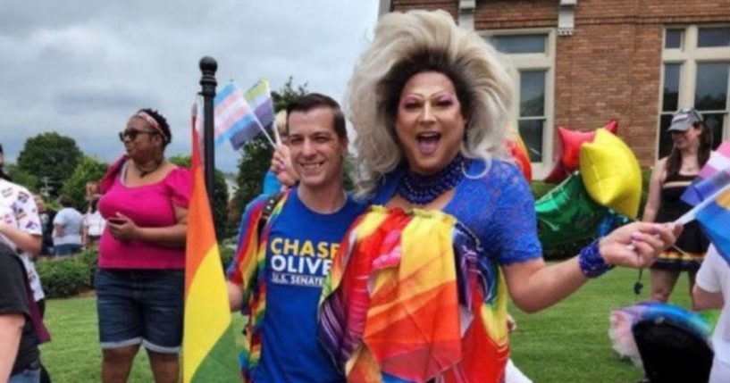 Chase Oliver, now the Libertarian Party's presidential nominee, poses with a drag queen.