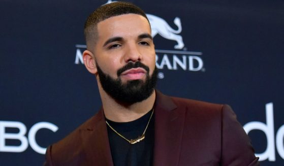 Drake poses at the Billboard Music Awards in Las Vegas on May 1, 2019.