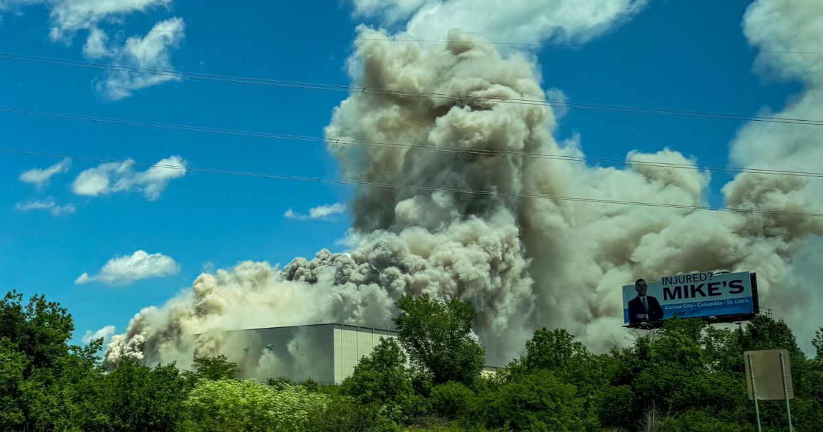 Huge US Fireworks Depot Blows Up, Medical Teams Maintain Distance for Safety