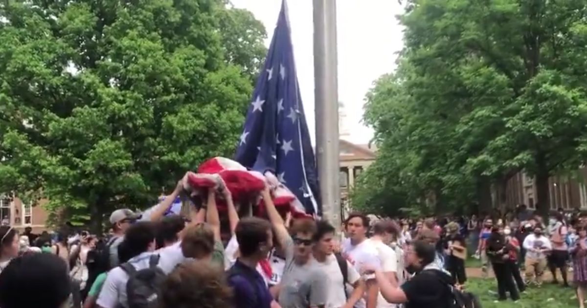 Fraternity Brothers Honored for Flag Defense – Nation Raises 0,000+ for Celebration
