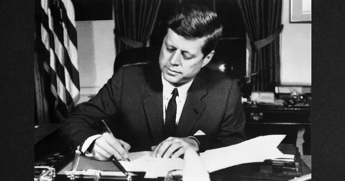 JFK’s Sketches Auctioned for K Before Assassination