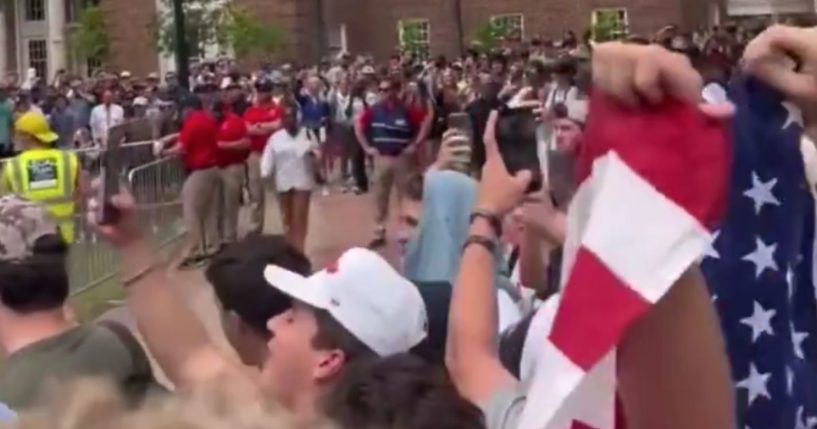 Ole Miss students protesting against anti-Israel protesters on campus