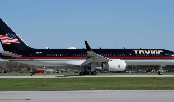Donald Trump's 757 plane landing