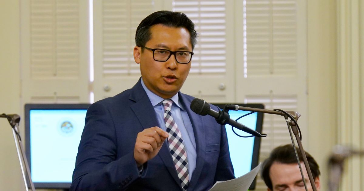 Vince Fong speaking to the California state legislature