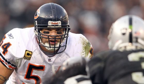 Brian Urlacher #54 of the Chicago Bears in action against the Oakland Raiders at O.co Coliseum on November 27, 2011 in Oakland, California.