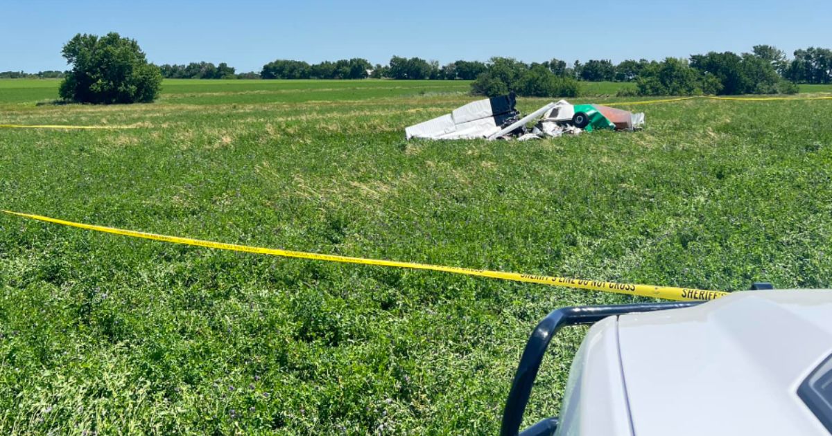 Airplane Crashes into Hay Field, Onboard Equipment Safeguards All Passengers