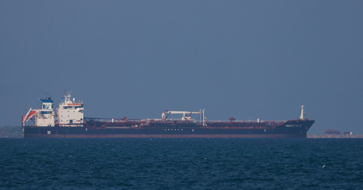 Tanker Hit by Missile 10 Miles from Shore