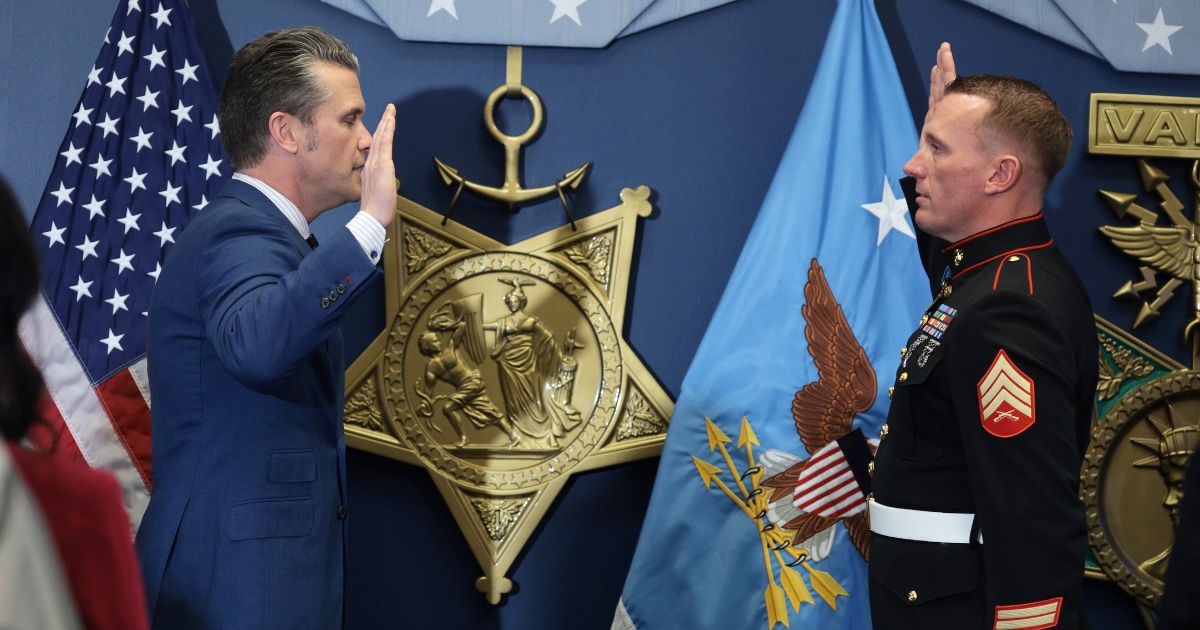 NextImg:Medal of Honor Recipient Reenlists in Marine Corps 15 Years After Leaving the Service