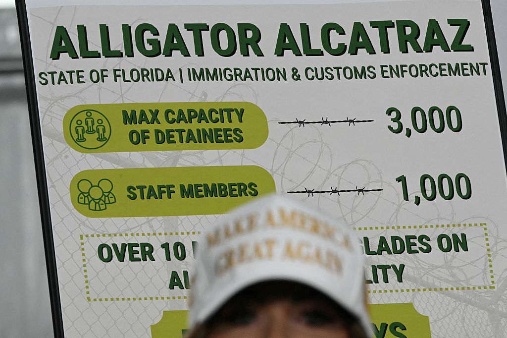 Noem attends roundtable in "Alligator Alcatraz"