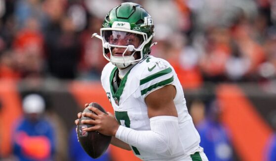 Justin Fields of the New York Jets drops back to pass during the fourth quarter against the Cincinnati Bengals in Cincinnati, Ohio, on Sunday.
