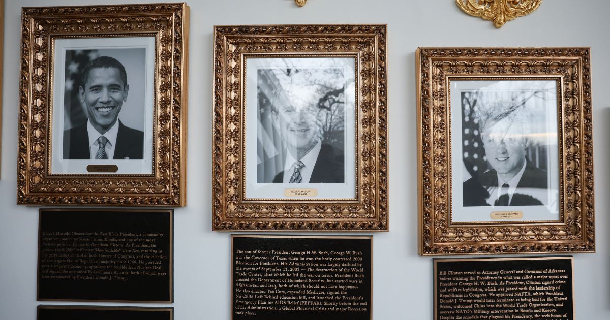Photo: The Last Line of Bill Clinton’s Plaque in the WH Presidential Walk of Fame Is Priceless – Nobody Tell Hillary Photo: The Last Line of Bill Clinton’s Plaque in the WH Presidential Walk of Fame Is Priceless – Nobody Tell Hillary