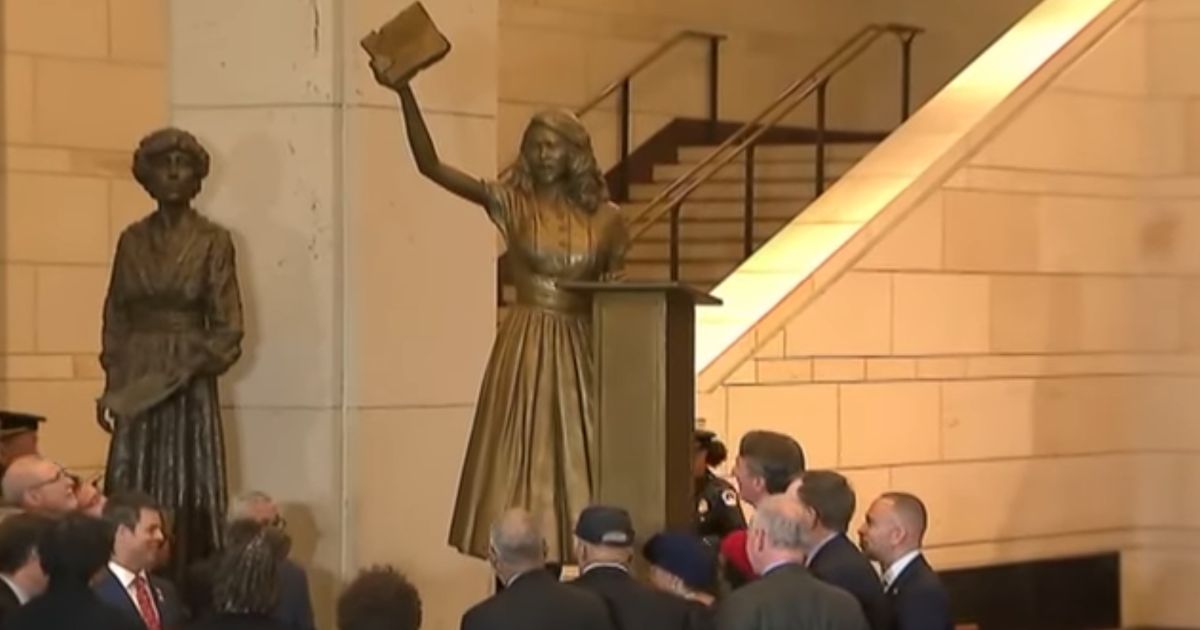 Statue of Little-Known Civil Rights Activist Replaces Robert E. Lee in U.S. Capitol Statue of Little-Known Civil Rights Activist Replaces Robert E. Lee in U.S. Capitol