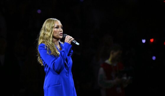 American singer Vanessa Williams sings the U.S. national anthem before the 2025-2026 NBA season basketball match between the Memphis Grizzlies and Orlando Magic at the O2 Arena in London on Jan. 18, 2026.
