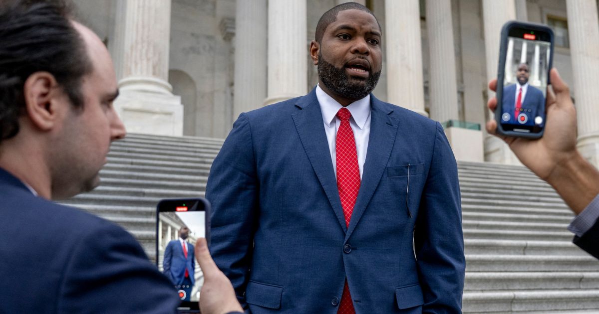 Must Watch: Rep. Byron Donalds Flawlessly Responds to TDS-er Who Ambushed Him, Shows He Can Win MAGA, Moderates, Even Dems as 2028 Speculation Heats up