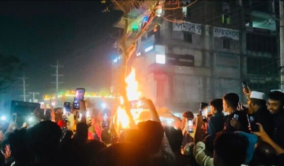 An Islamist mob reportedly lynched Dipu Chandra Das, a 25-year-old Hindu garment worker, in Bangladesh.