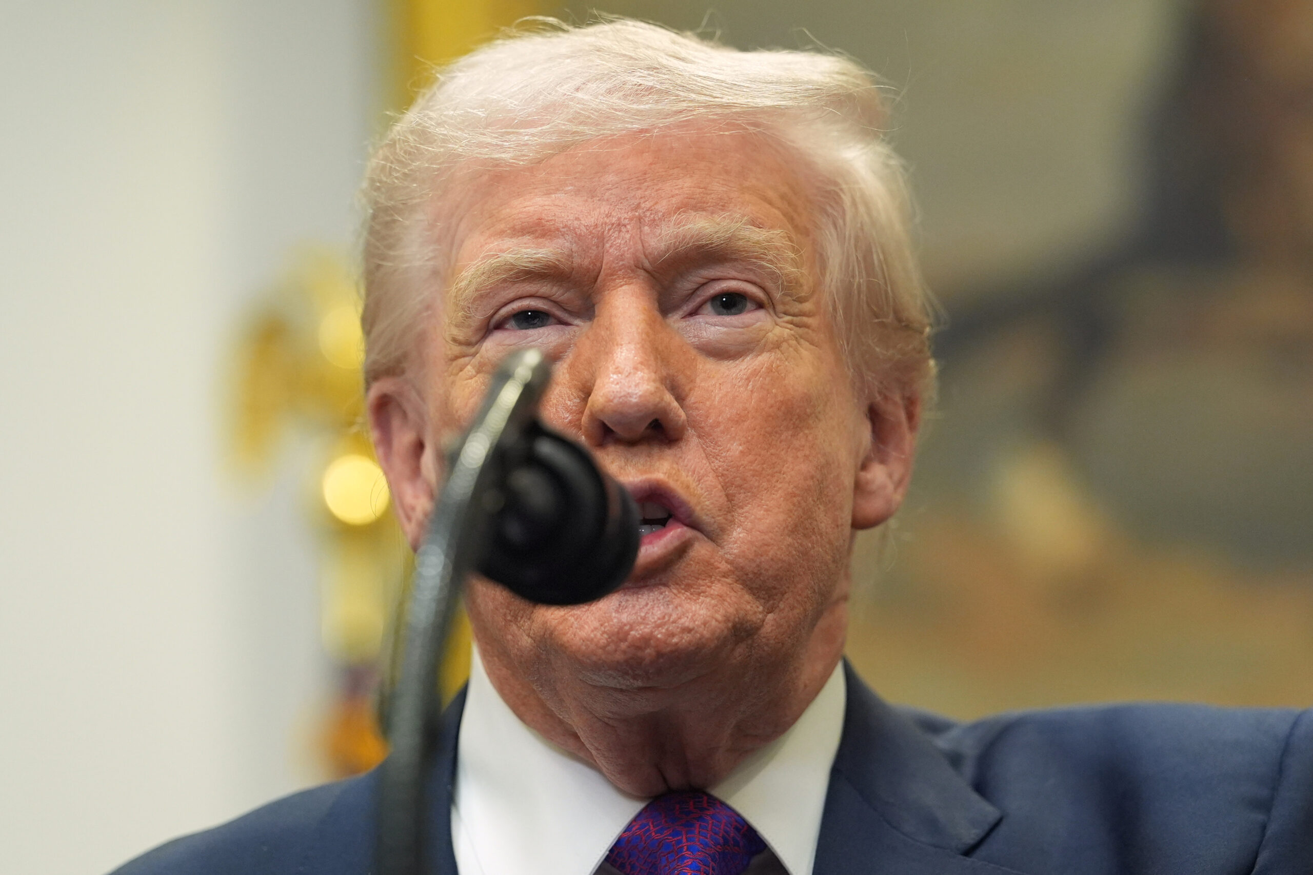 Late Breaking: Trump Pardons 5 Ex-NFL Players for Multiple Crimes Late Breaking: Trump Pardons 5 Ex-NFL Players for Multiple Crimes