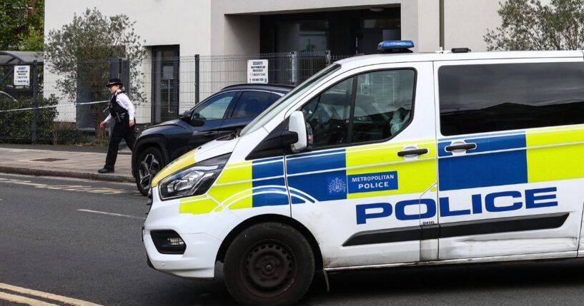 A police officer takes part in an investigation following an attack on Finchley Reform Synagogue in the North Finchley area of north London, on April 15, 2026, in the early hours of the morning.