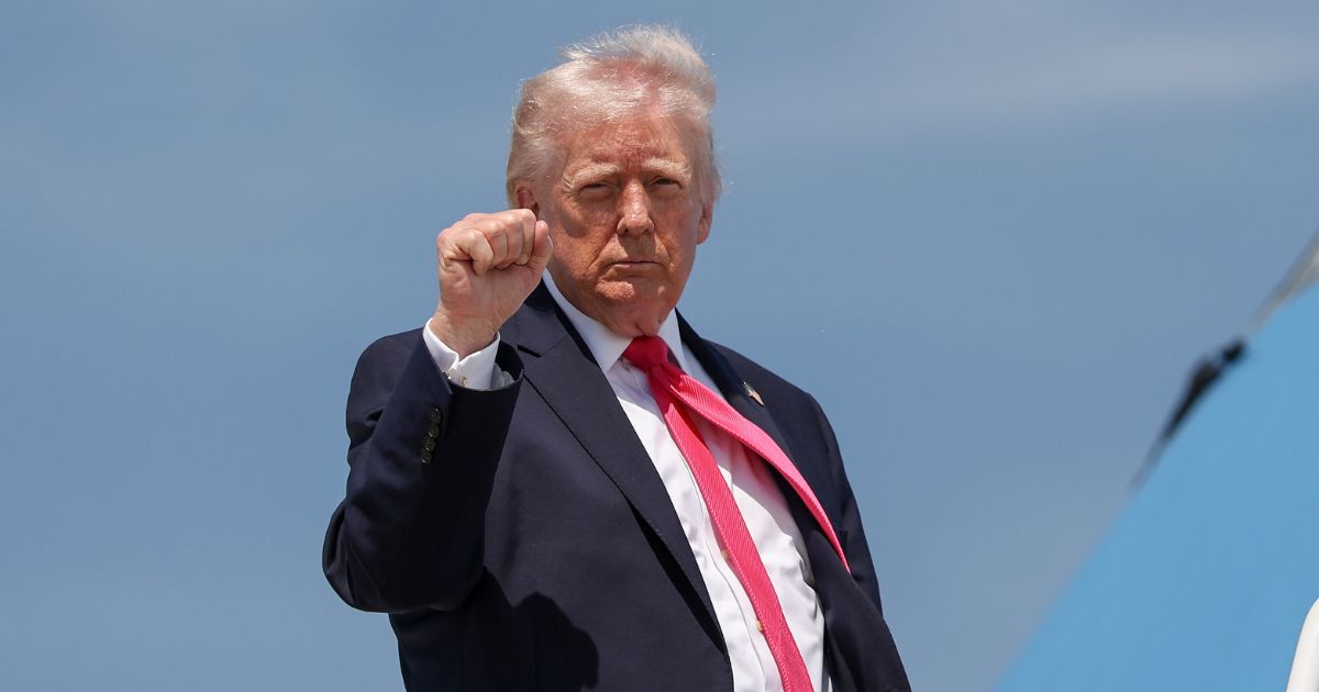 Trump Says Ceasefire Has Been 'Violated Numerous Times' as Iran Threatens to Deploy 'New Cards on the Battlefield'