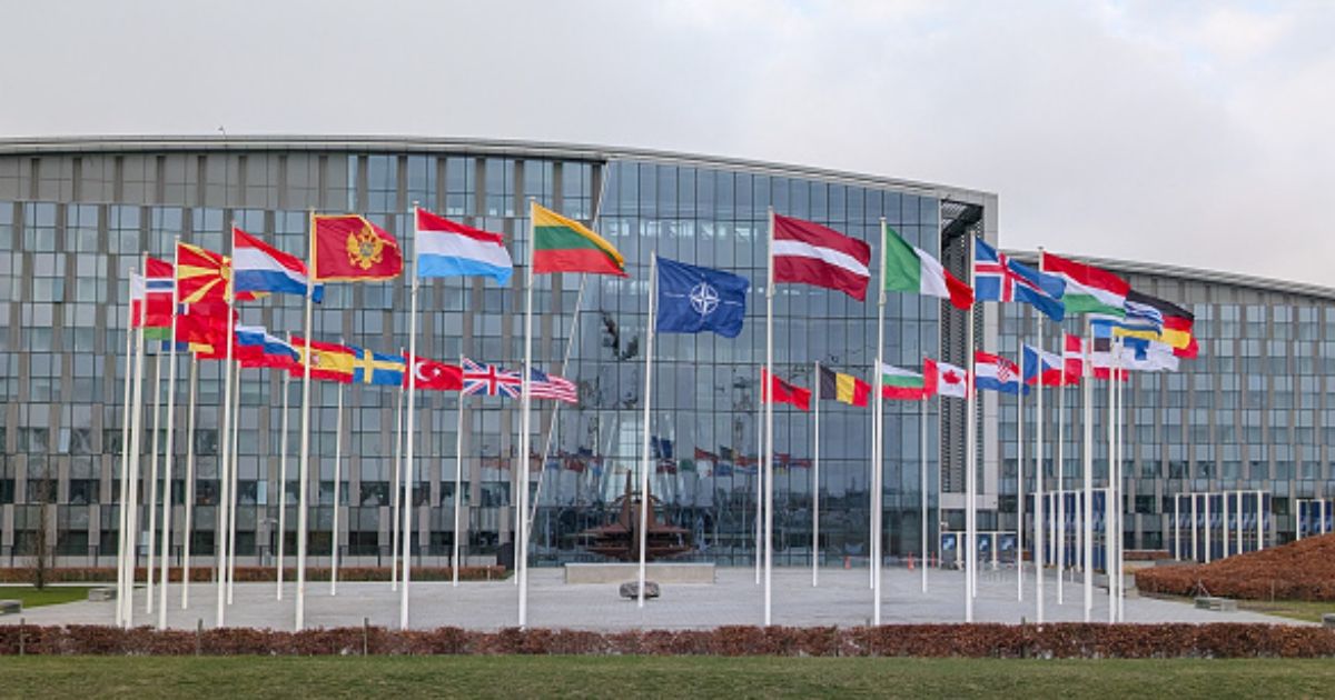 US warships clear Strait of Hormuz amid Iran peace talks | Quick Digest