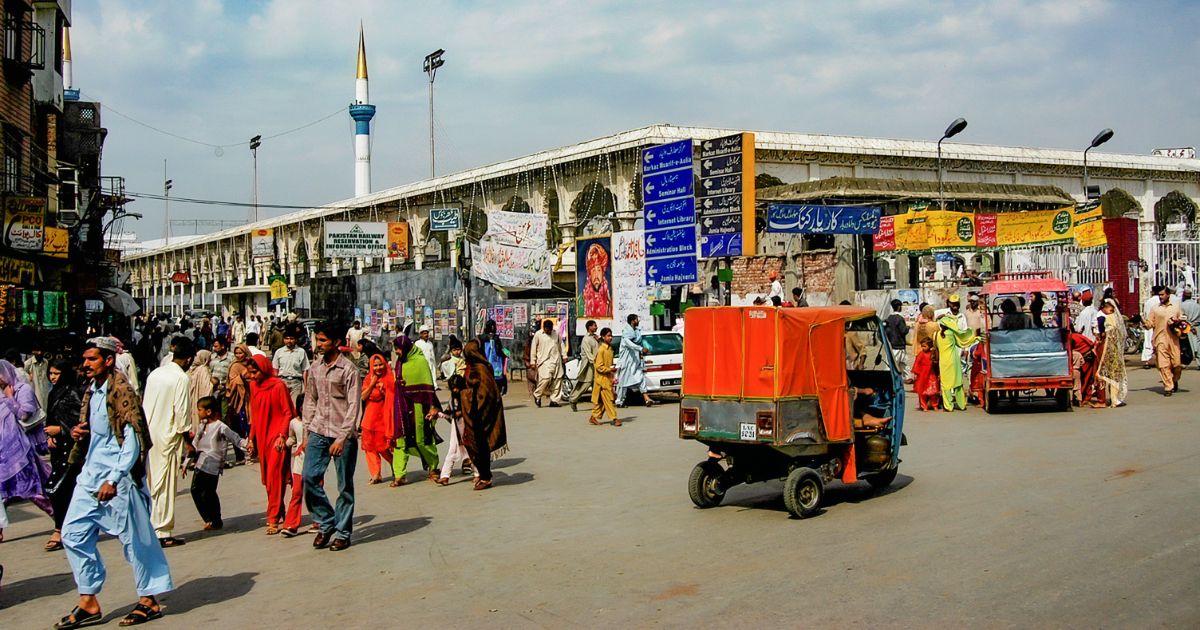 A crowded street in Lahor, Pakistan on March 27, 2005.