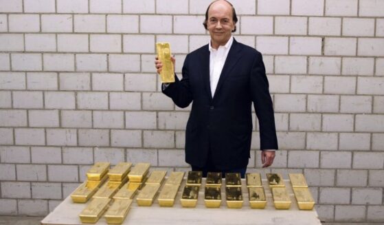 The world’s #1 gold expert - with close ties to the Trump White House - is revealing one of his favorite gold plays - 100% free.