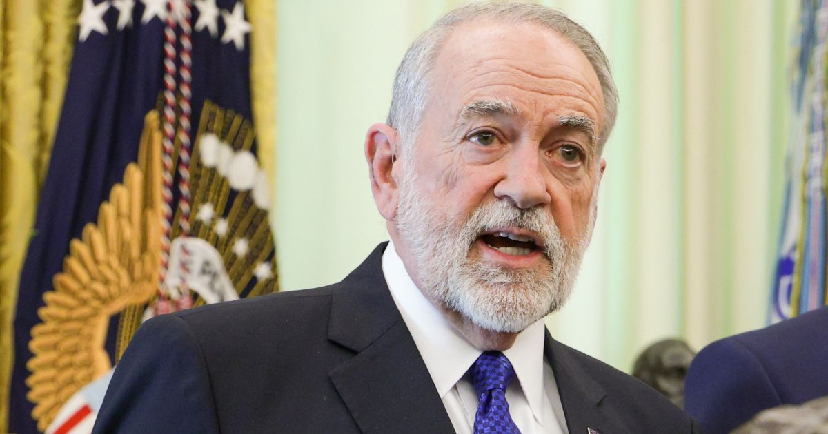 Mike Huckabee Breaks with Trump, Says ‘There Would Not Be America’ Without Israel Mike Huckabee Breaks with Trump, Says ‘There Would Not Be America’ Without Israel