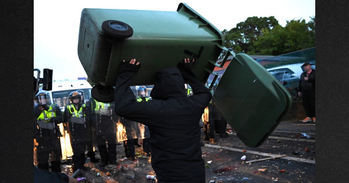 BREAKING VIDEO: UK Police Retreat as Brits Furious About Murder of Henry Nowak Take to Streets, Pelt Cops wth Enormous Garbage Cans BREAKING VIDEO: UK Police Retreat as Brits Furious About Murder of Henry Nowak Take to Streets, Pelt Cops wth Enormous Garbage Cans