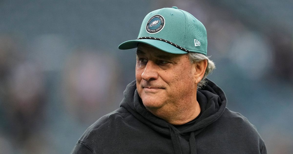 Watch: Eagles Defensive Coordinator Repeatedly Mocks Fauci During News Conference Watch: Eagles Defensive Coordinator Repeatedly Mocks Fauci During News Conference