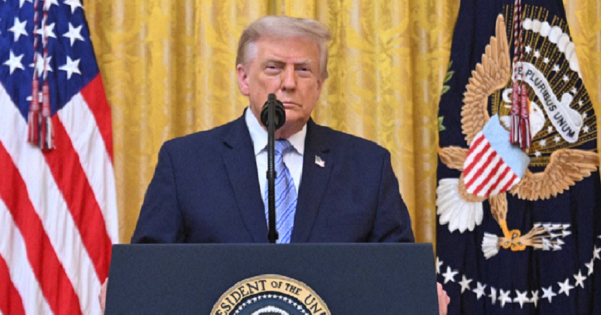 Fork in the Road: Trump Reportedly Deciding Between New Ceasefire with Iran and a 'Massive' Military Escalation