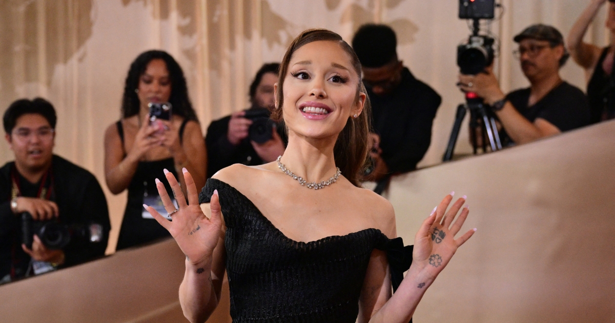 Fans Concerned as Ariana Grande Suddenly Quits Show and Announces Plan to Withdraw from Public Life