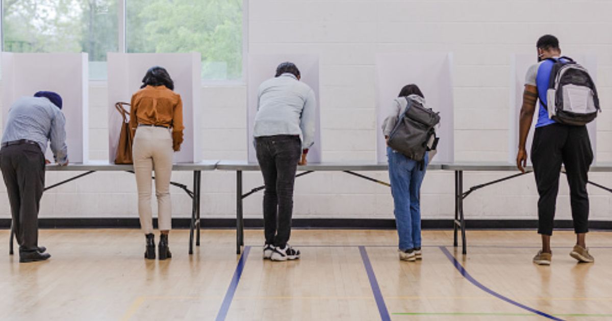 Dem Voter Registrations Plunge Across the US as GOP Numbers Grow Dem Voter Registrations Plunge Across the US as GOP Numbers Grow