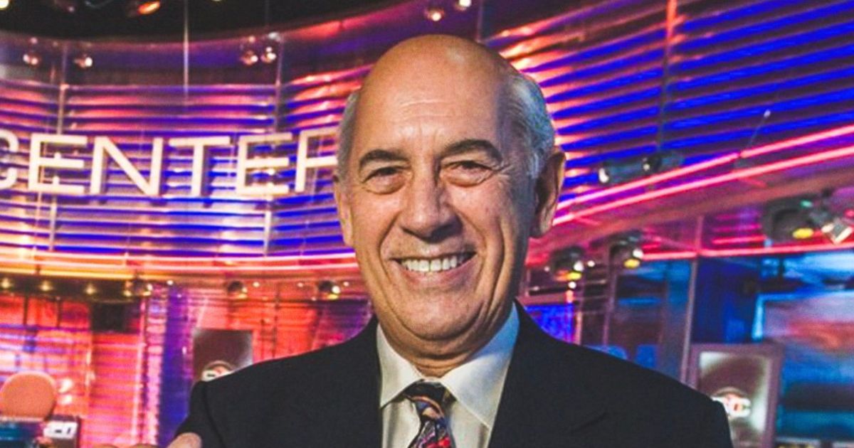 ESPN founder Bill Rasmussen stands on the set of SportsCenter. (@espn / X Screen Shot)
