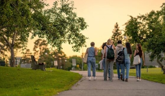 Students on a college campus walk together.