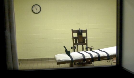 A view of the death chamber from the witness room at the Southern Ohio Correctional Facility shows an electric chair and gurney on Aug. 29, 2001, in Lucasville, Ohio.