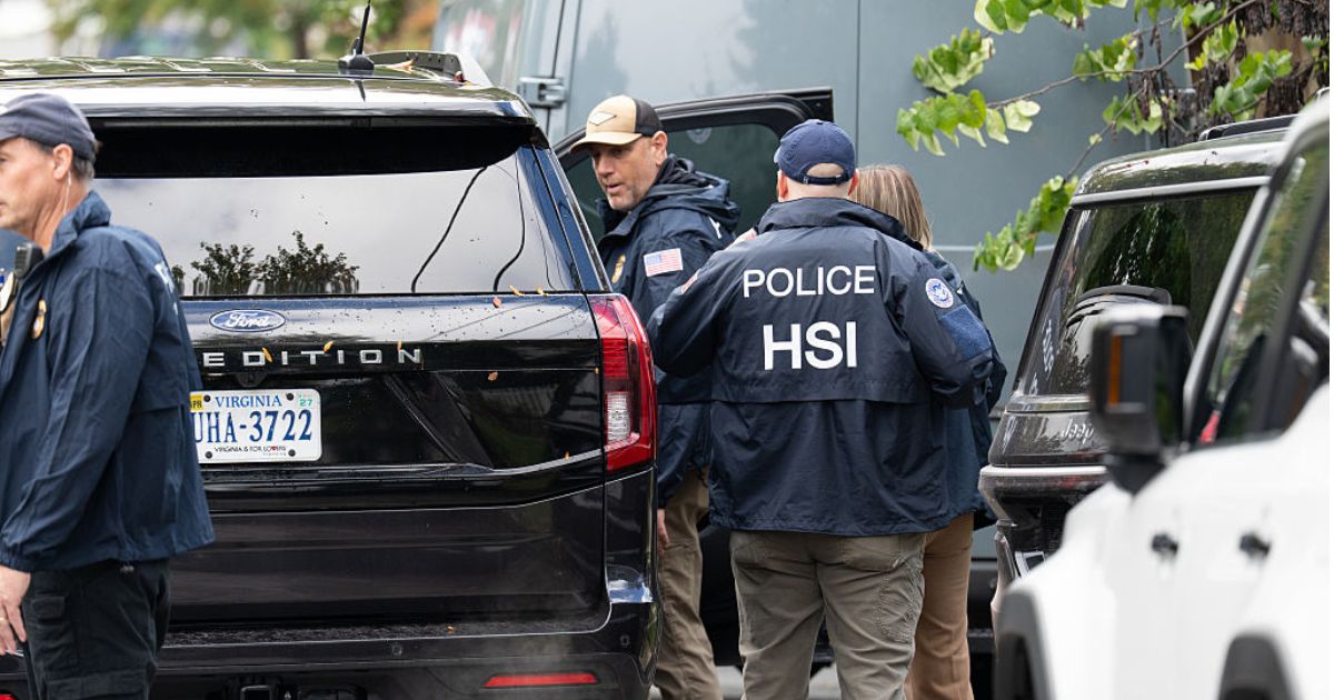 Raw Footage: Federal Agents Remove Evidence from Ilhan Omar’s House Raw Footage: Federal Agents Remove Evidence from Ilhan Omar’s House