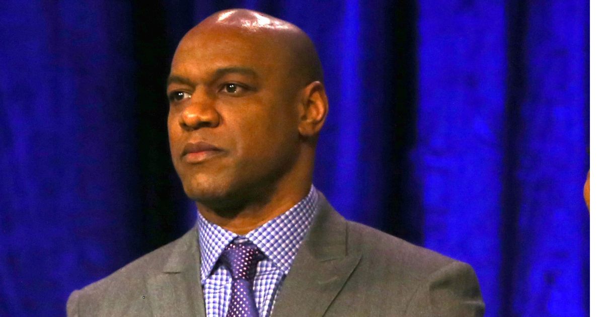 Watch: Walter Payton’s Son Gets Emotional as He Learns of Mike Ditka’s Death During Live Broadcast Watch: Walter Payton’s Son Gets Emotional as He Learns of Mike Ditka’s Death During Live Broadcast