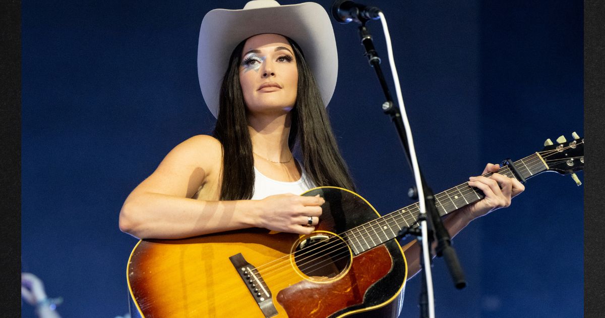 Country Music Star Goes on Vulgar Mid-Concert Rant Against Christopher Columbus Country Music Star Goes on Vulgar Mid-Concert Rant Against Christopher Columbus