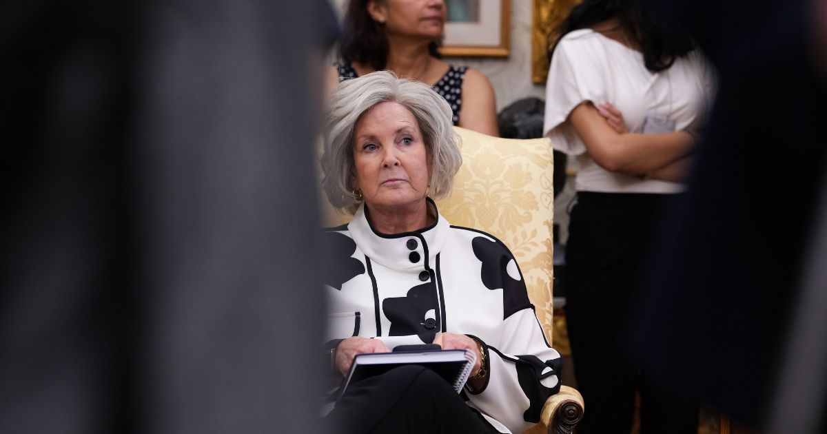 Breaking: FBI Secretly Tracked Phone Activity of Susie Wiles and Trump’s Defense Lawyers Breaking: FBI Secretly Tracked Phone Activity of Susie Wiles and Trump’s Defense Lawyers